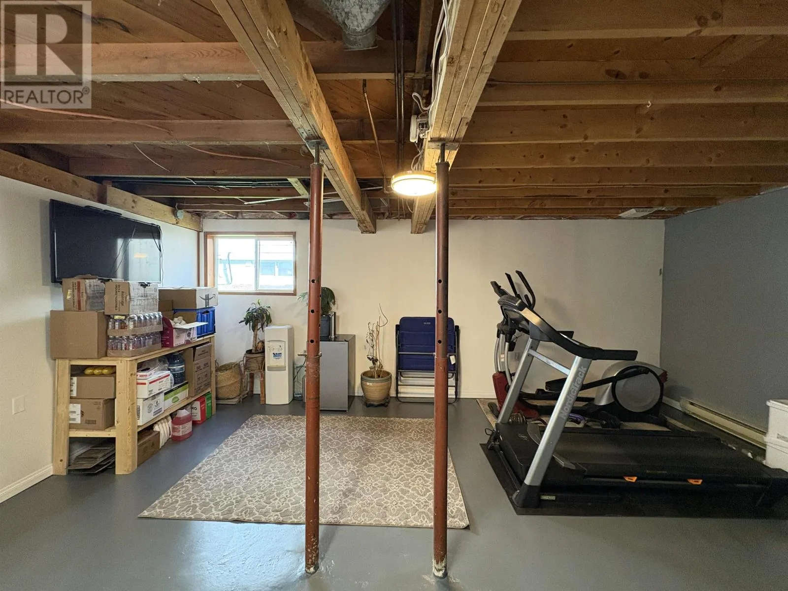 627 Second ST E