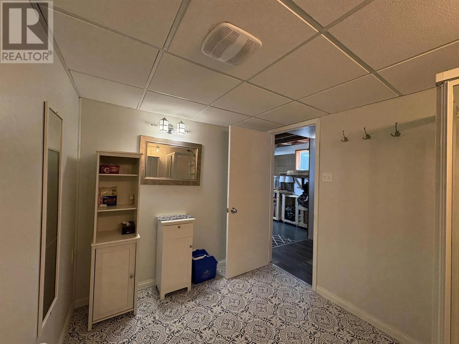 627 Second ST E