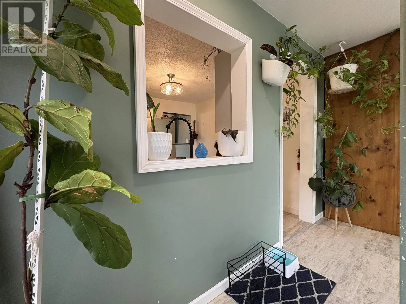 627 Second ST E
