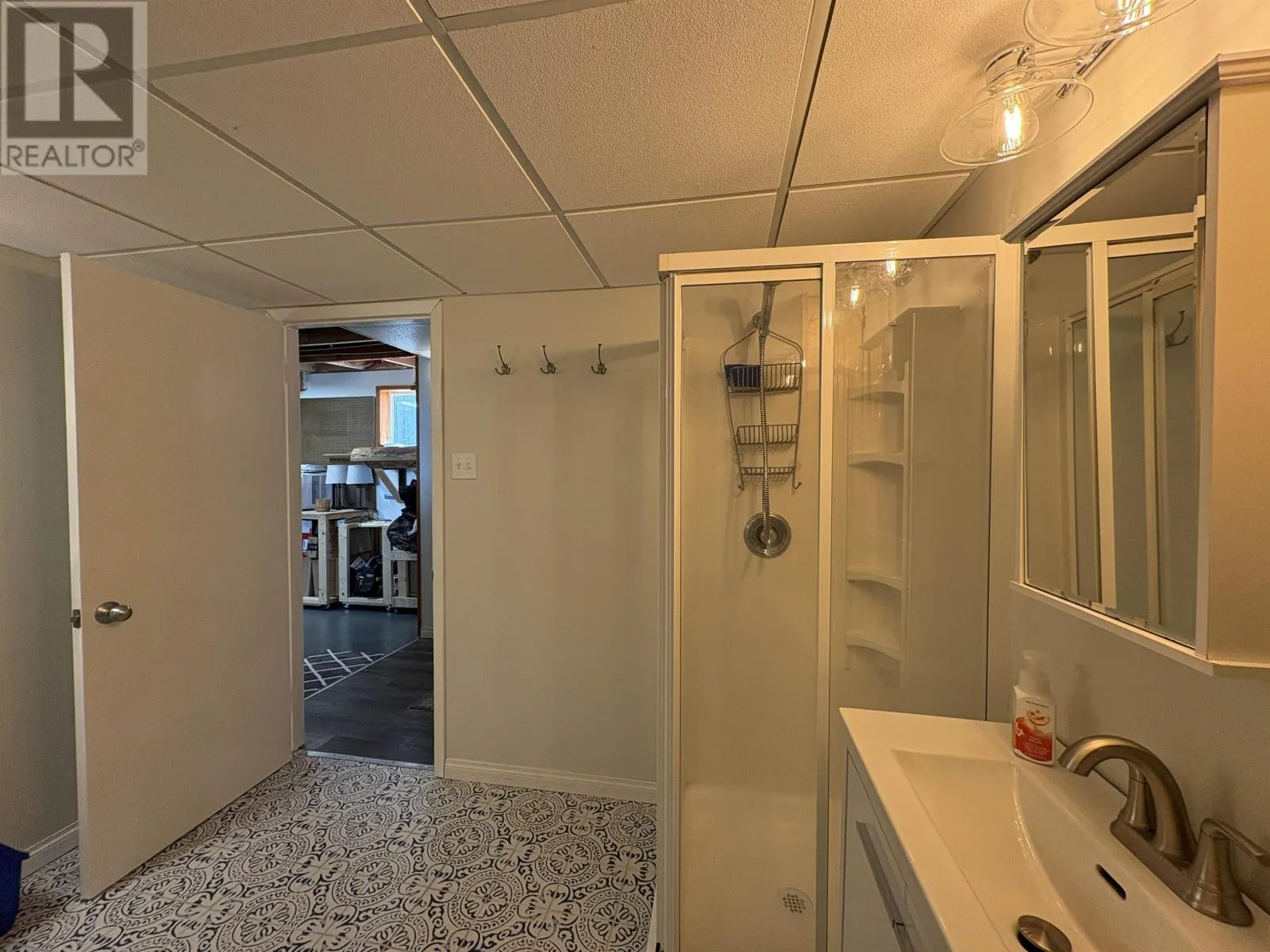 627 Second ST E