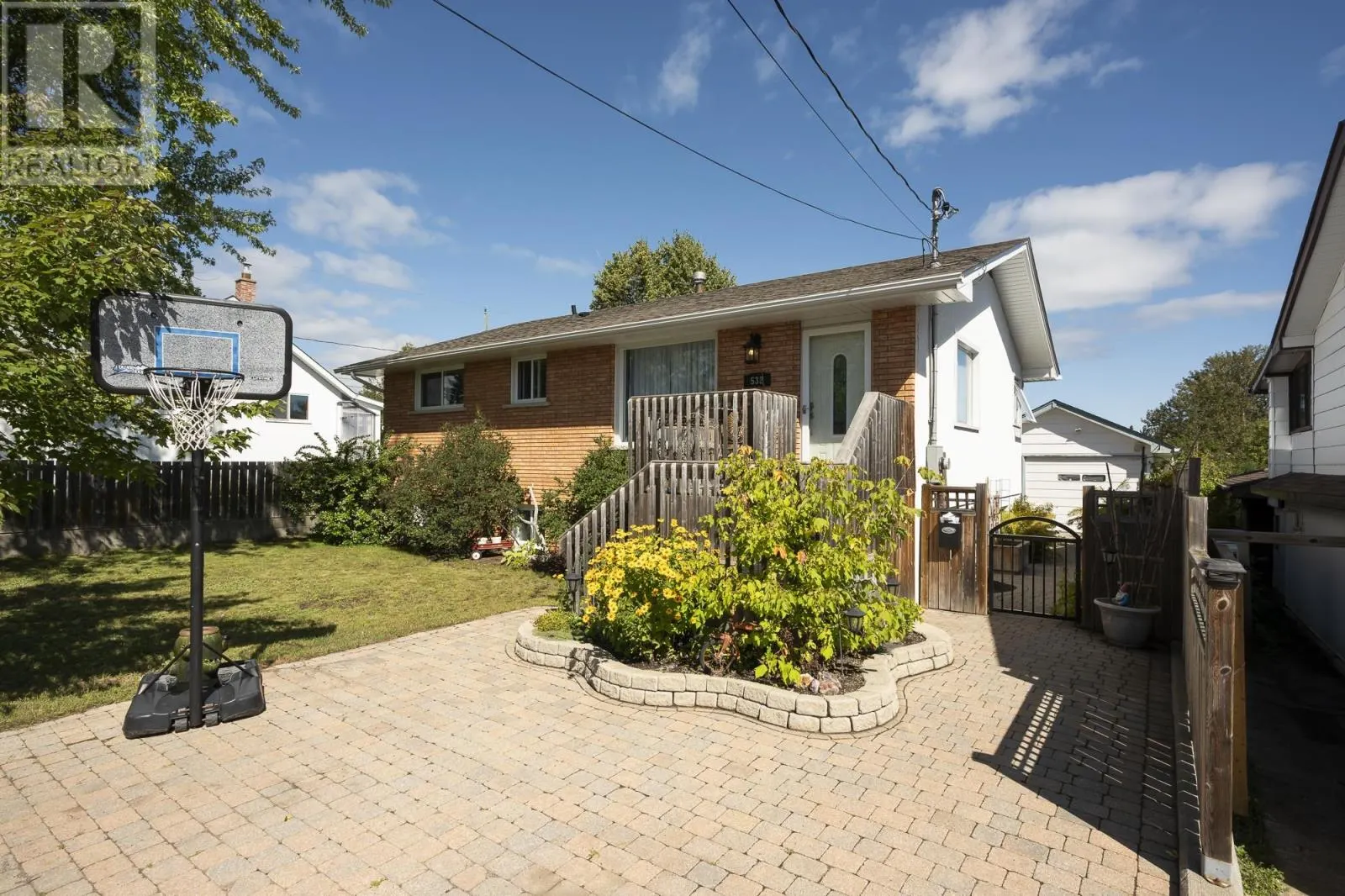 532 Leslie AVE
