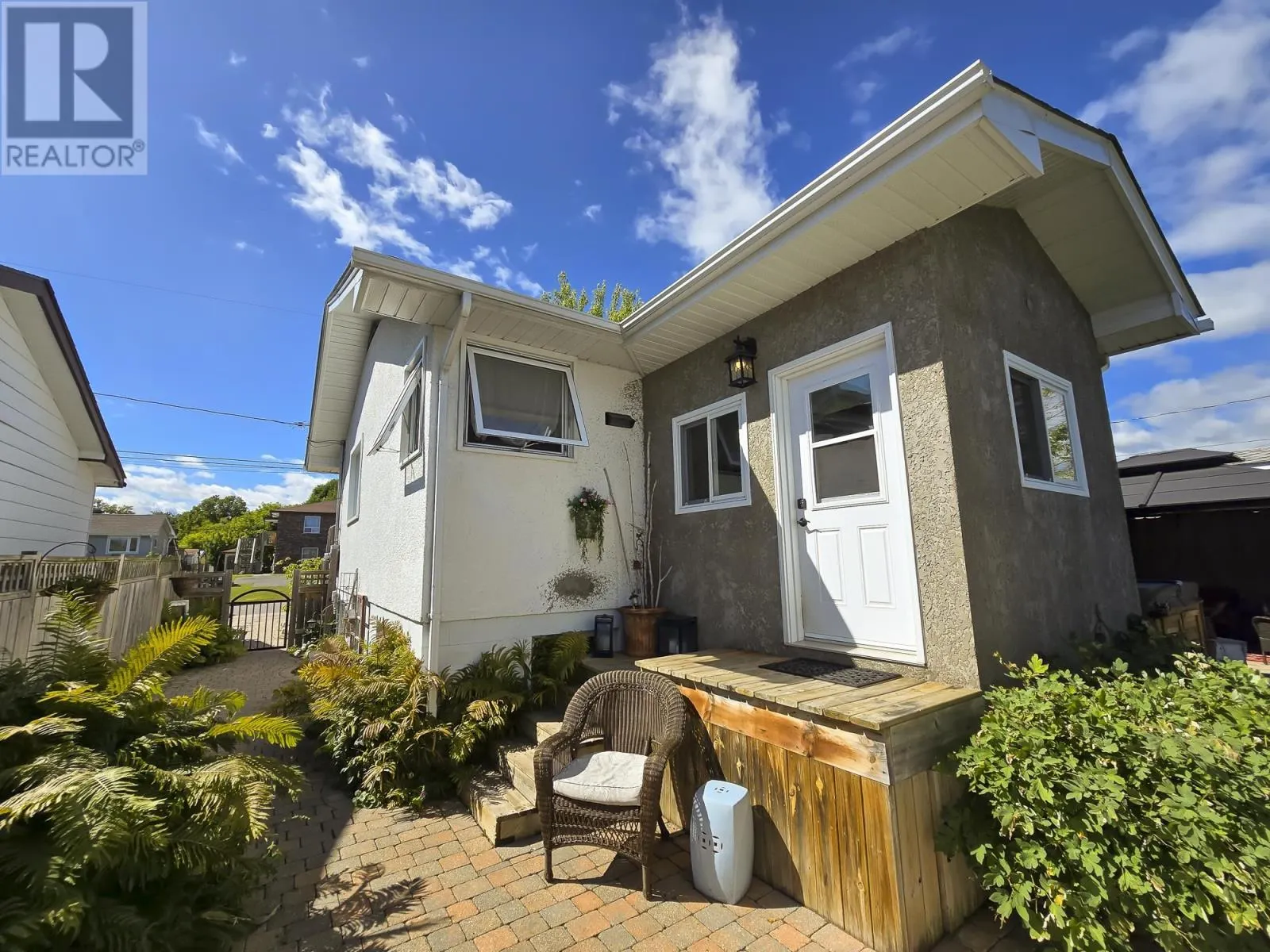 532 Leslie AVE