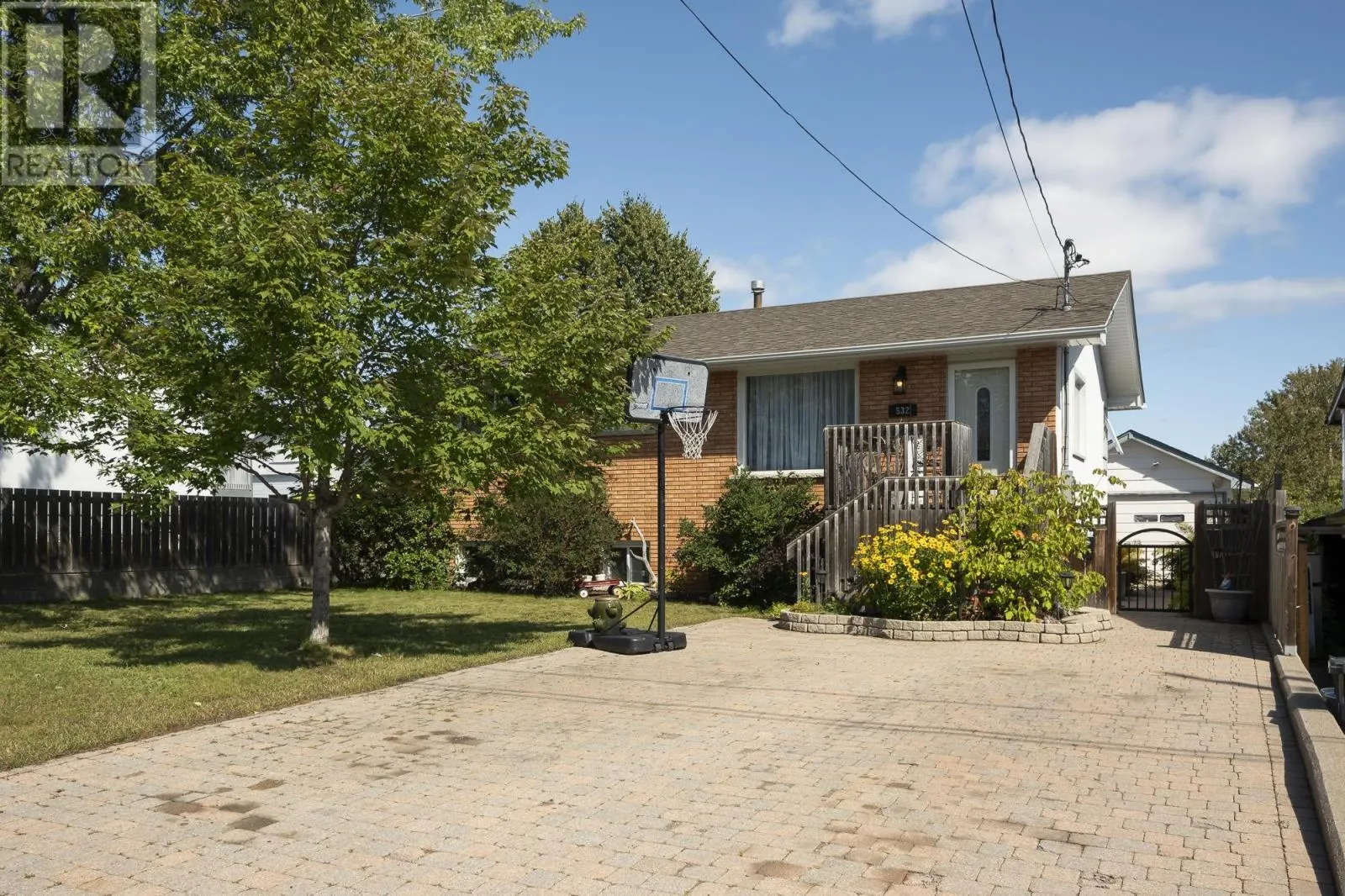 532 Leslie AVE