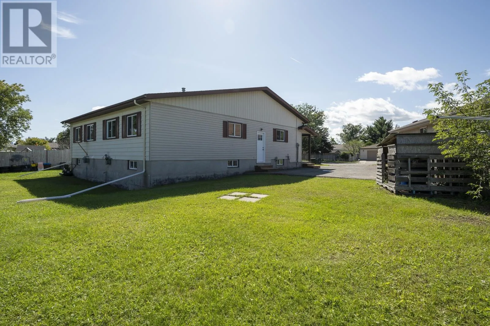 112 Conestoga ST