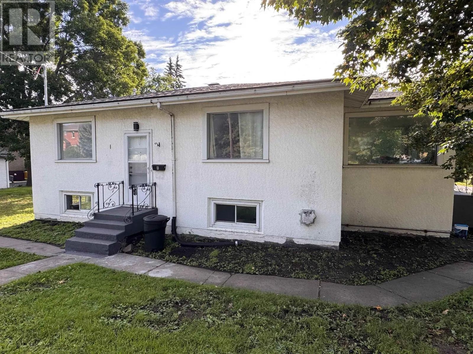 300 Van Horne St.