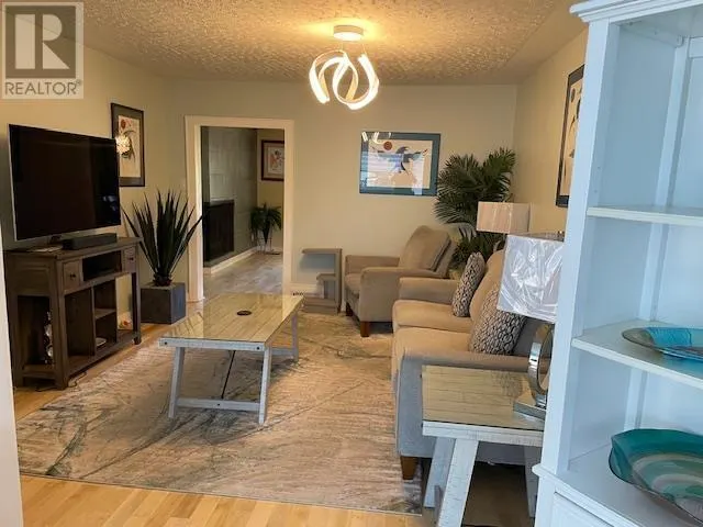 100 Glendale Crescent