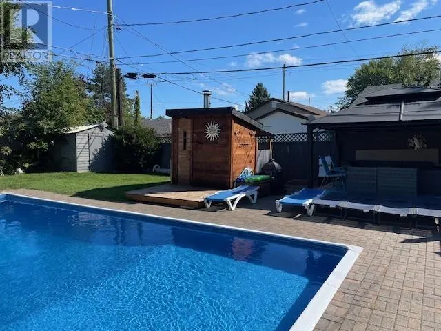 100 Glendale Crescent