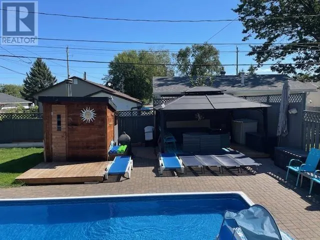 100 Glendale Crescent