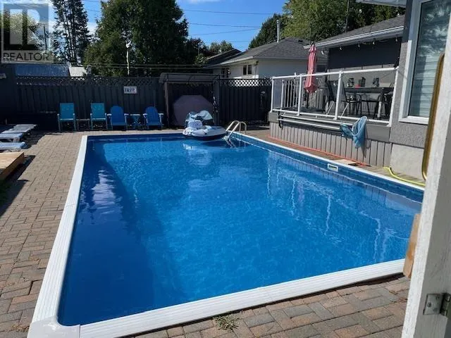 100 Glendale Crescent