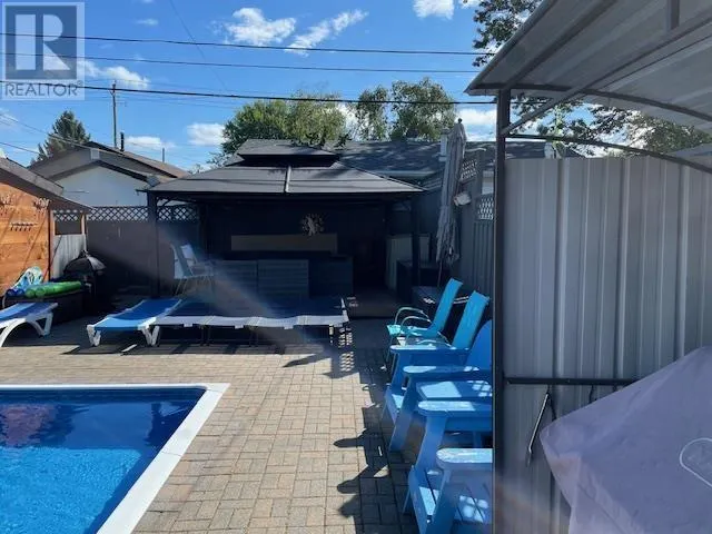 100 Glendale Crescent