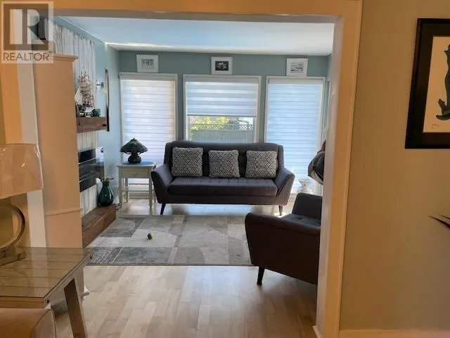 100 Glendale Crescent
