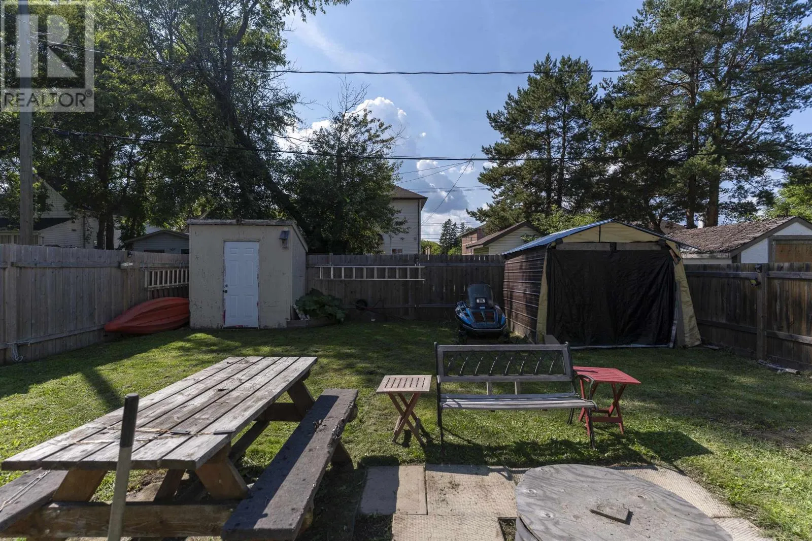 427 McKellar ST