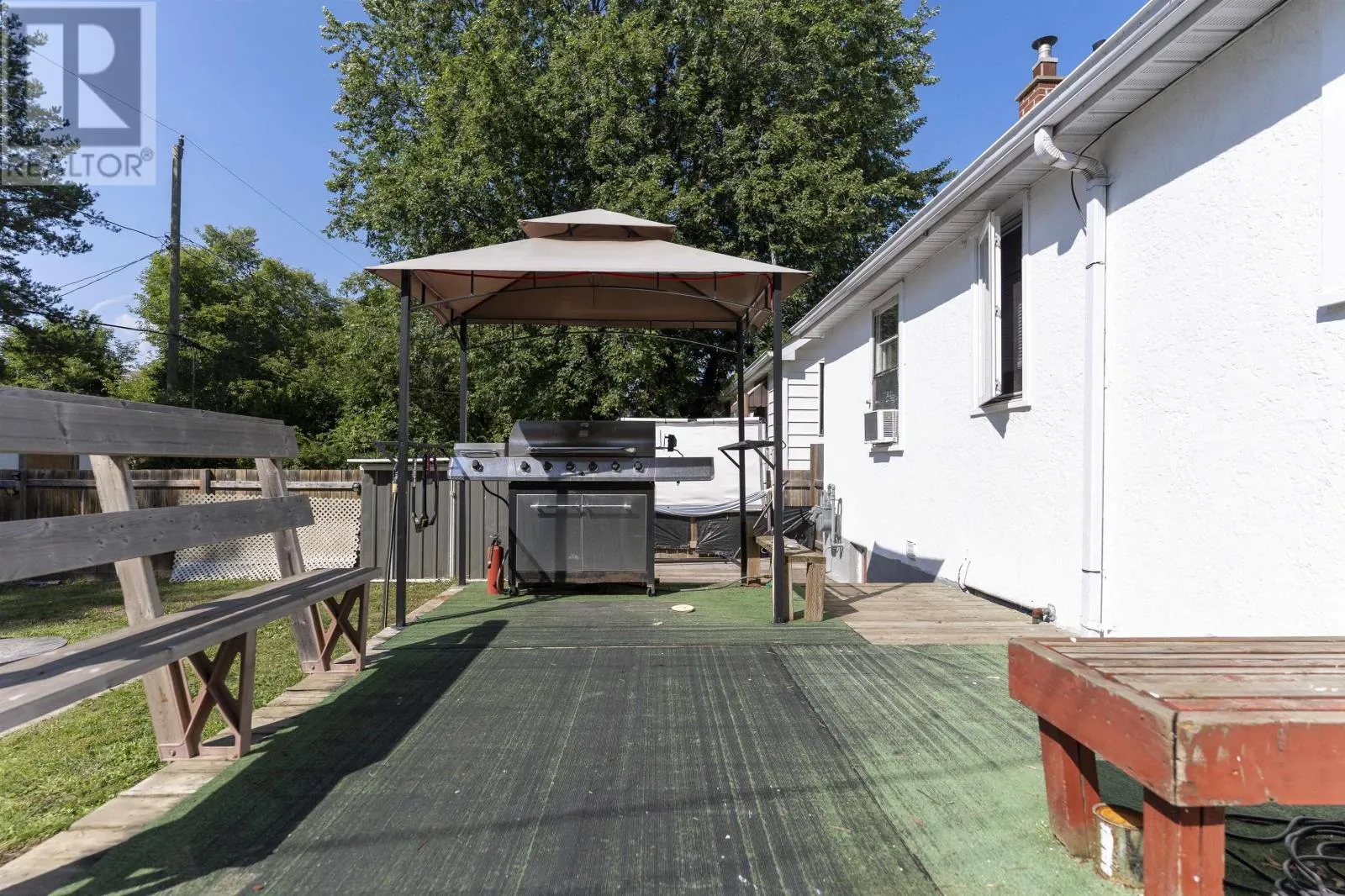 427 McKellar ST