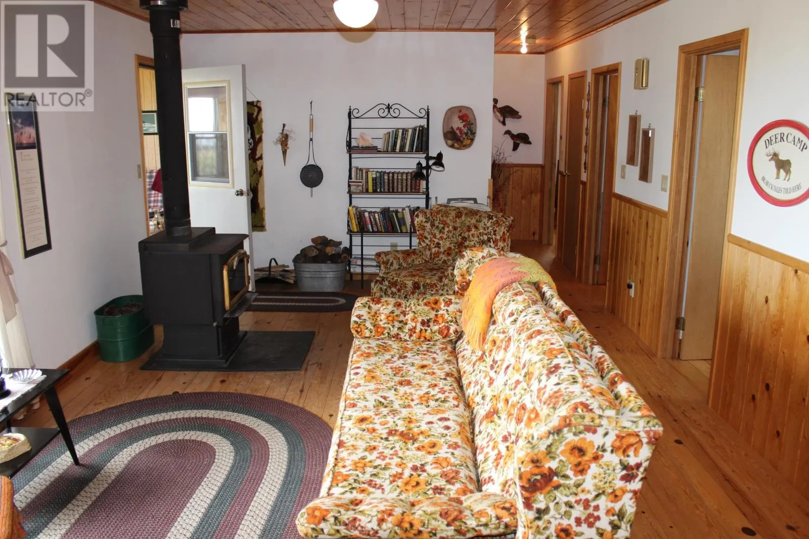 93 STINTZI DR E