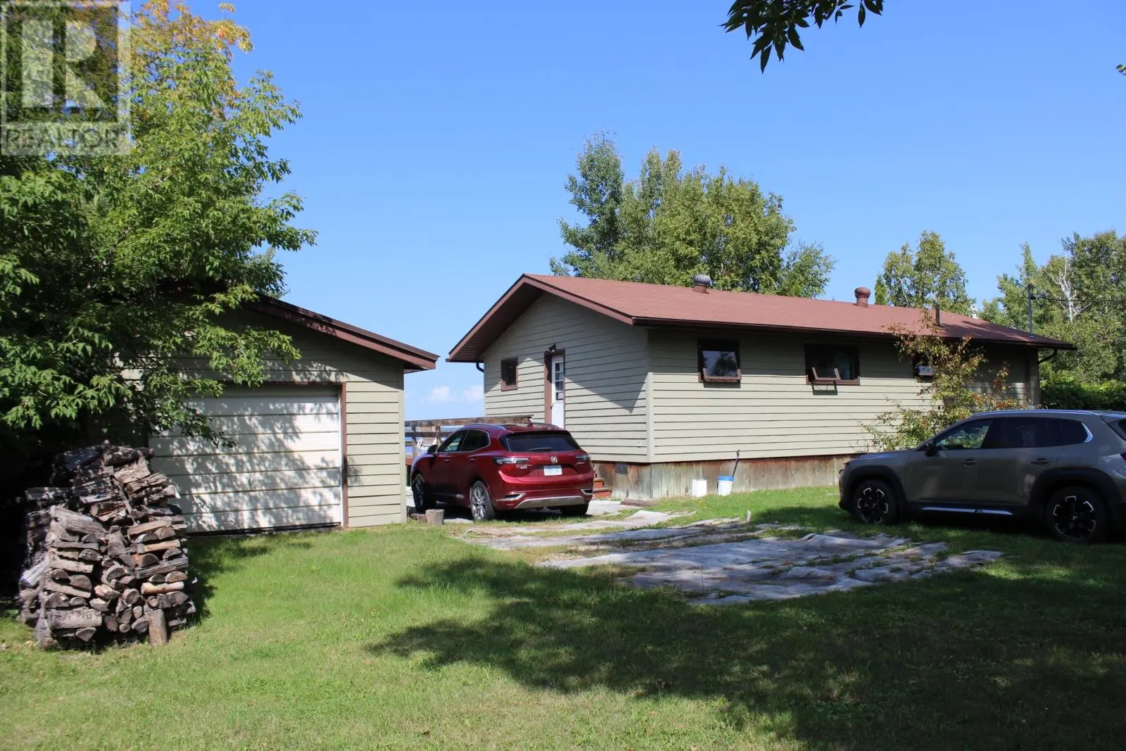 93 STINTZI DR E