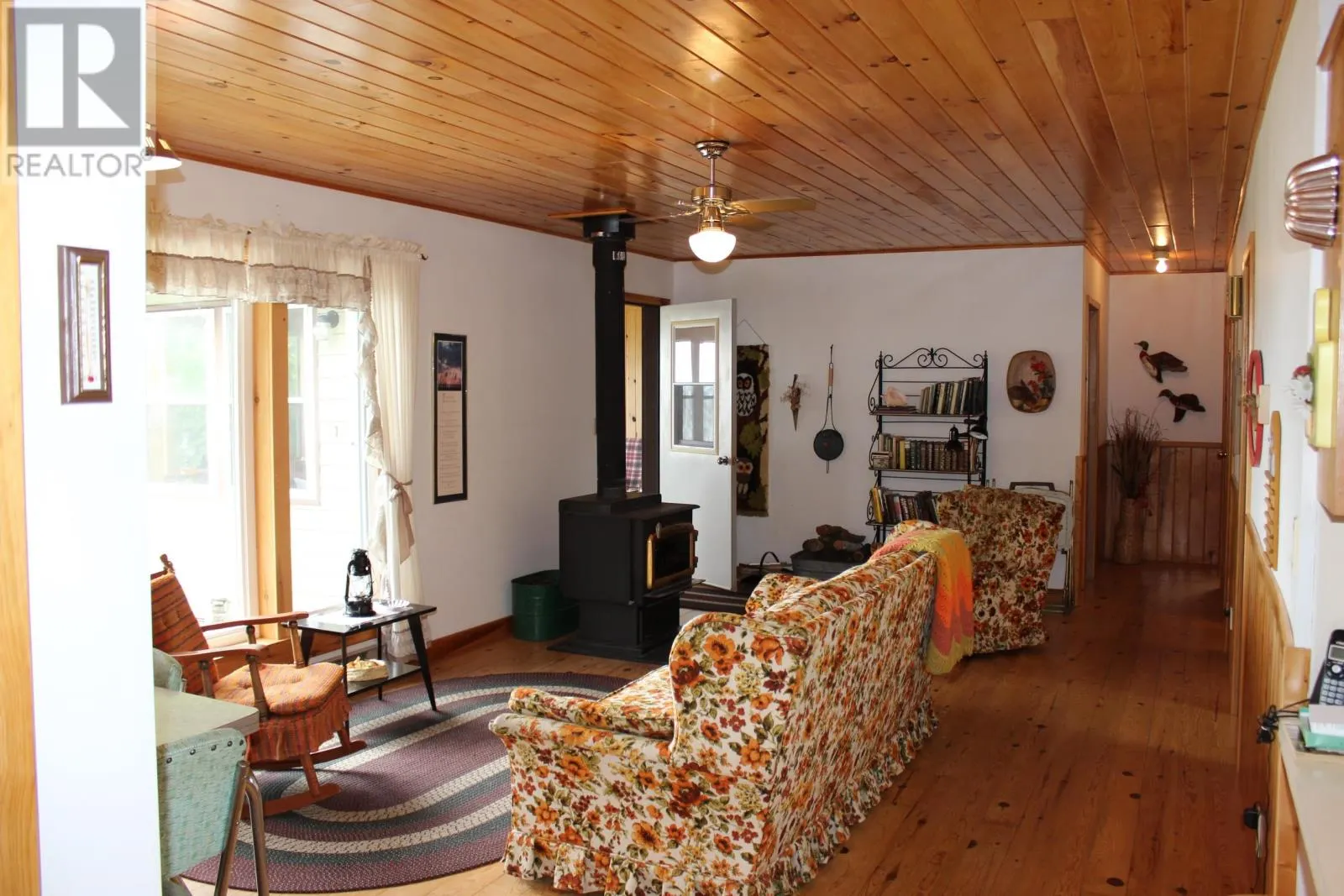 93 STINTZI DR E