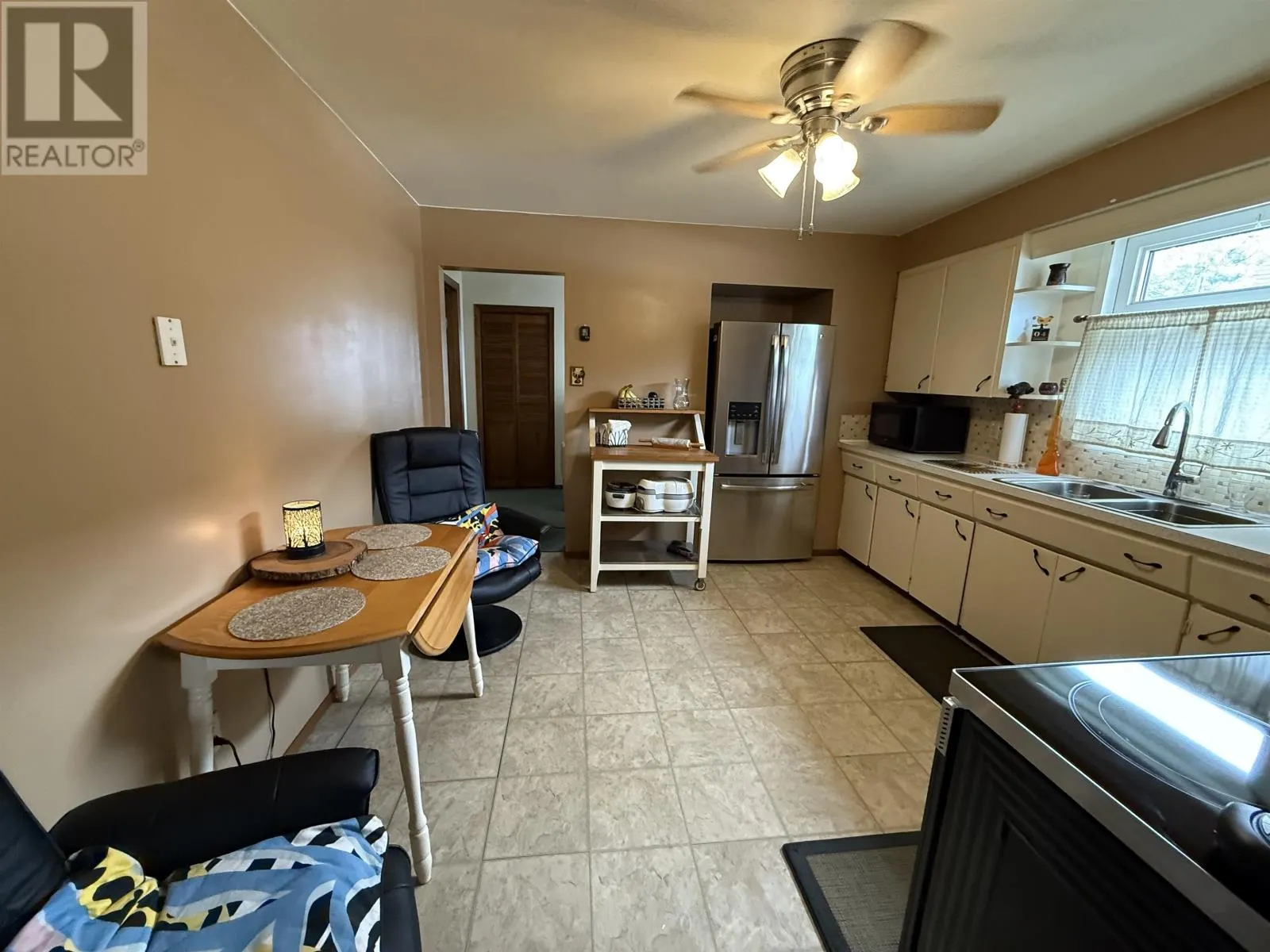 1128 Crawford