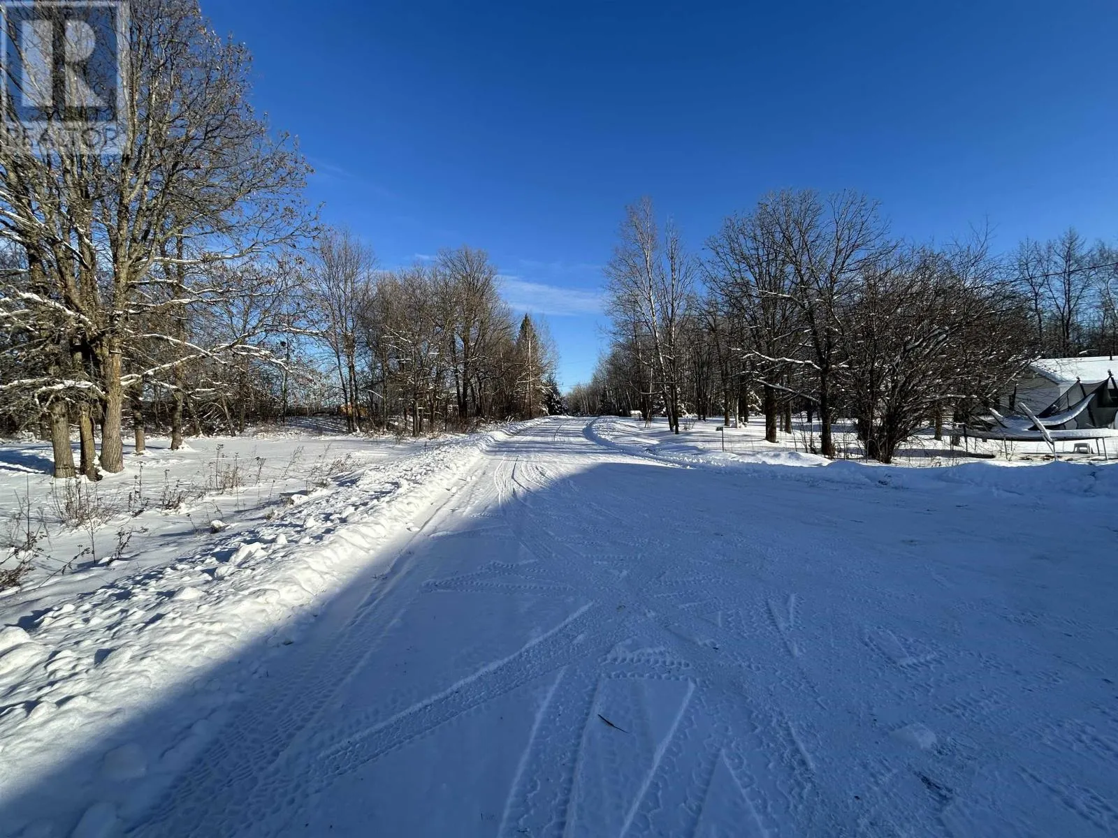 44 Eleanor Lake RD