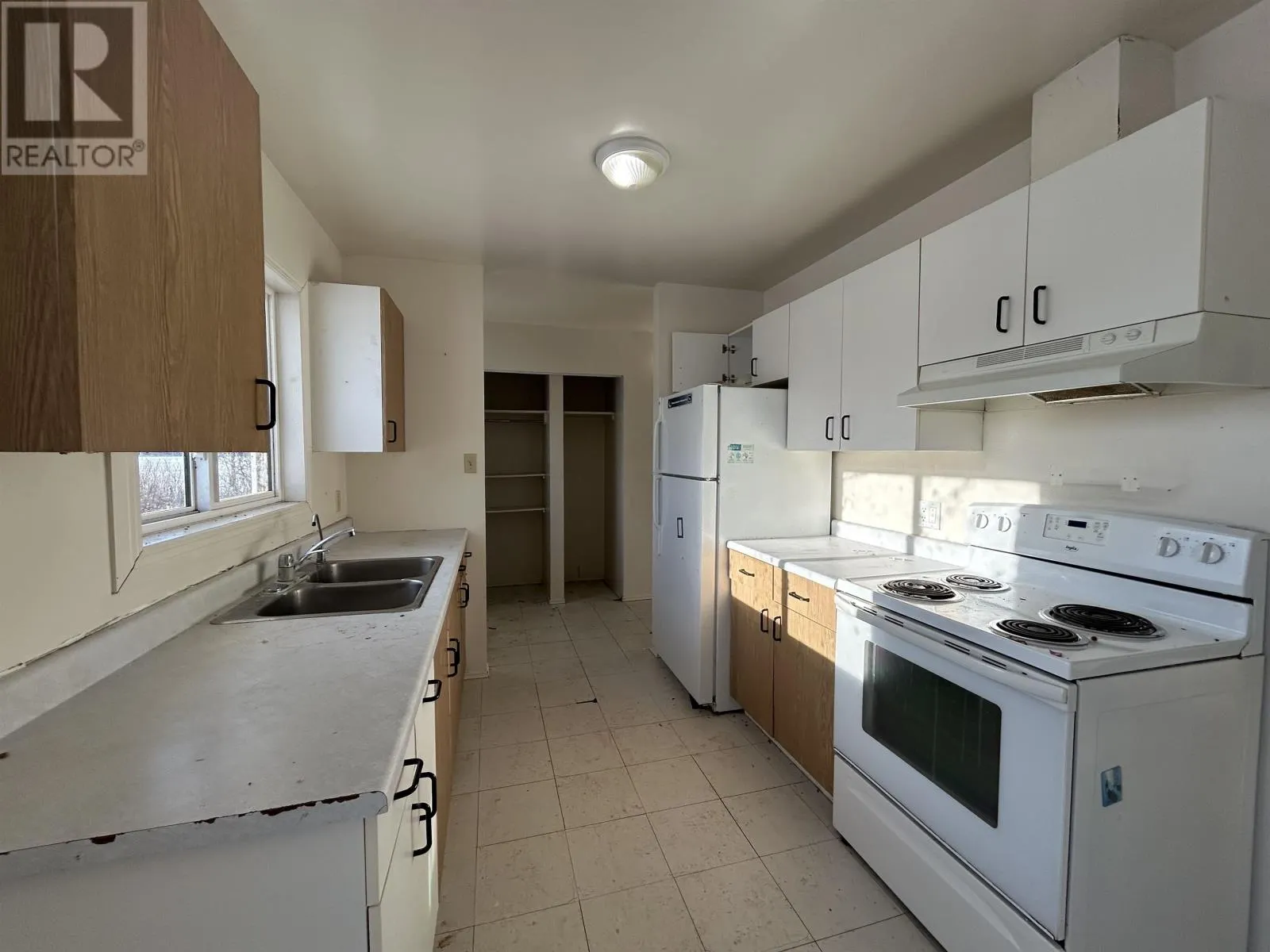44 Eleanor Lake RD