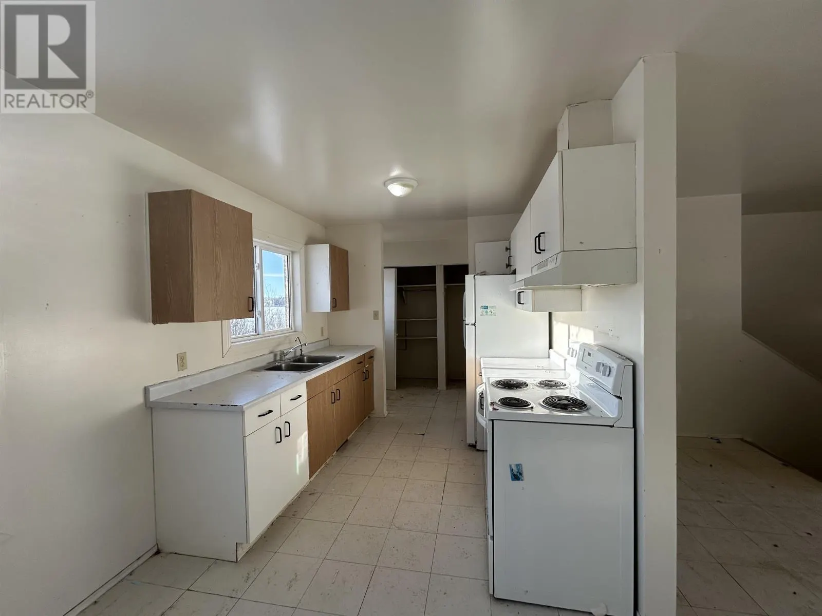 44 Eleanor Lake RD