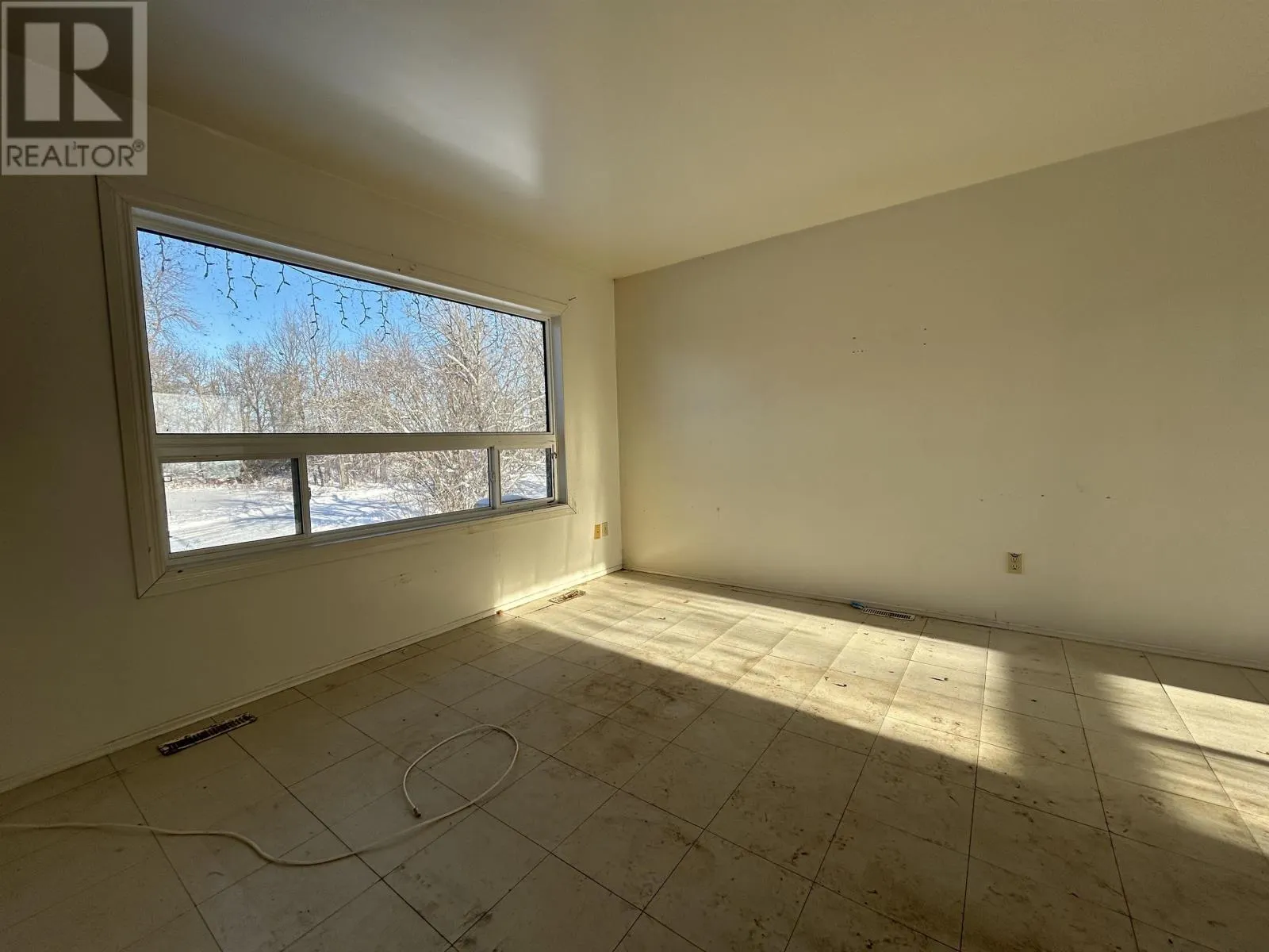 44 Eleanor Lake RD