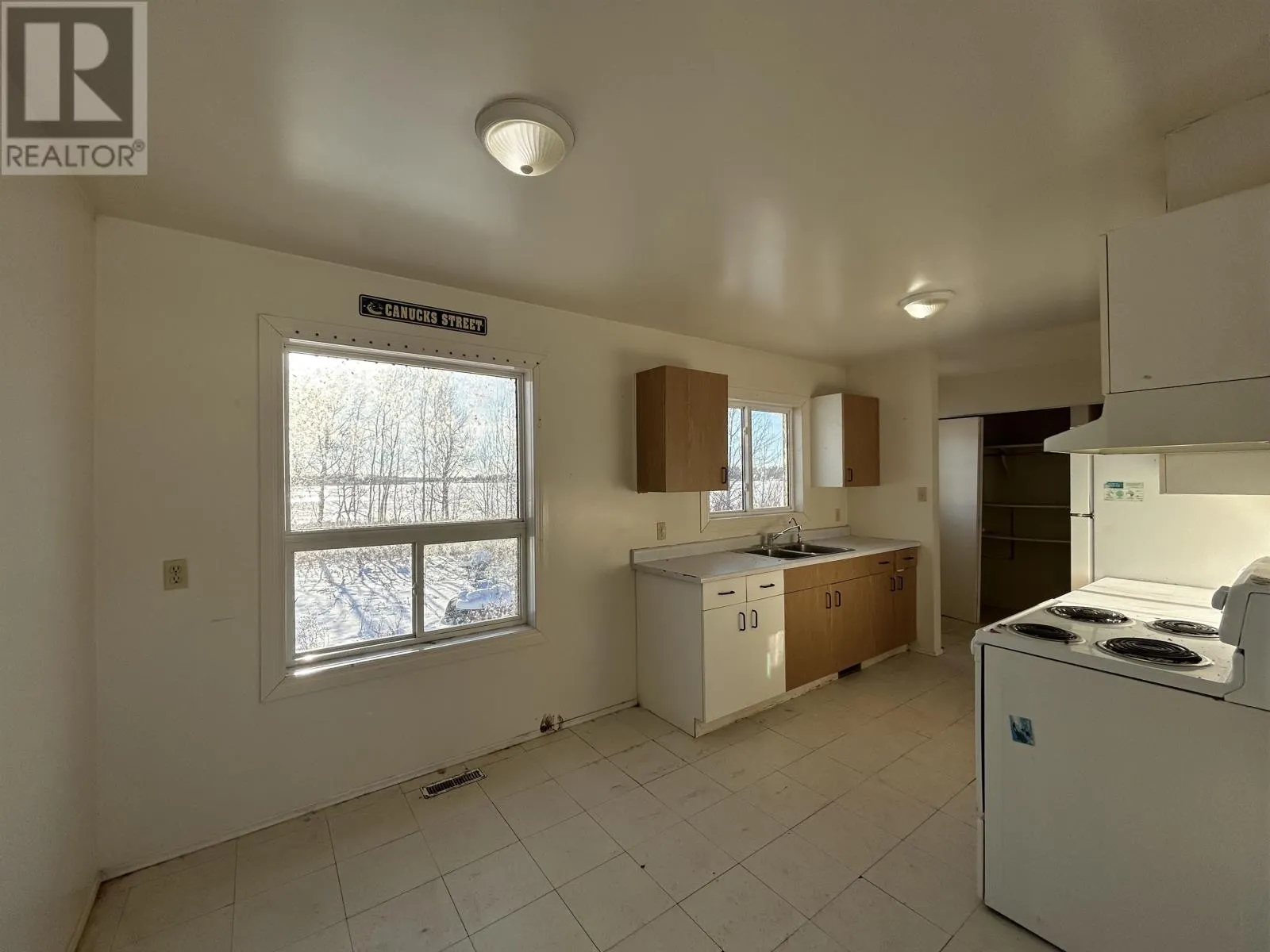 44 Eleanor Lake RD