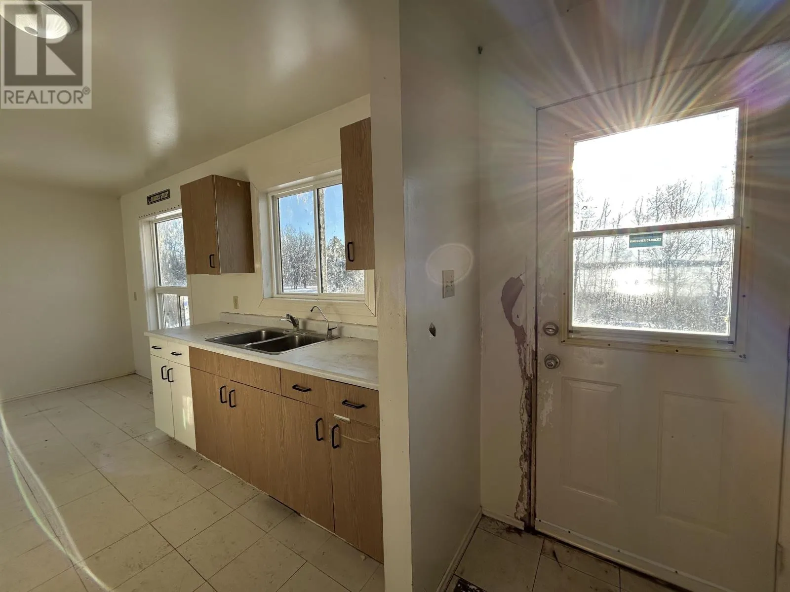 44 Eleanor Lake RD