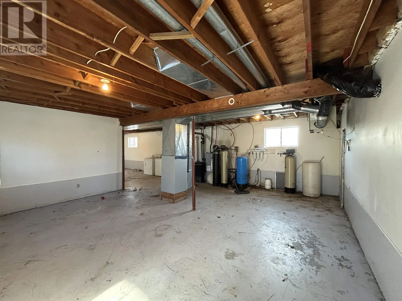44 Eleanor Lake RD