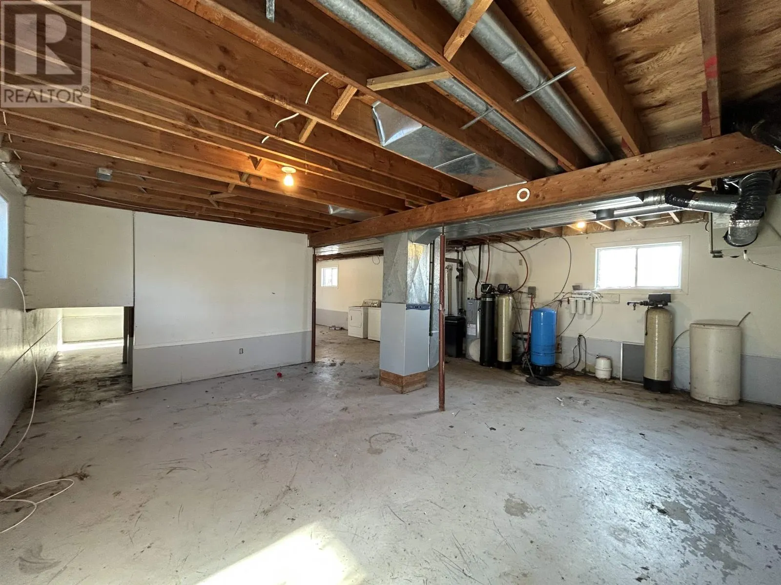 44 Eleanor Lake RD