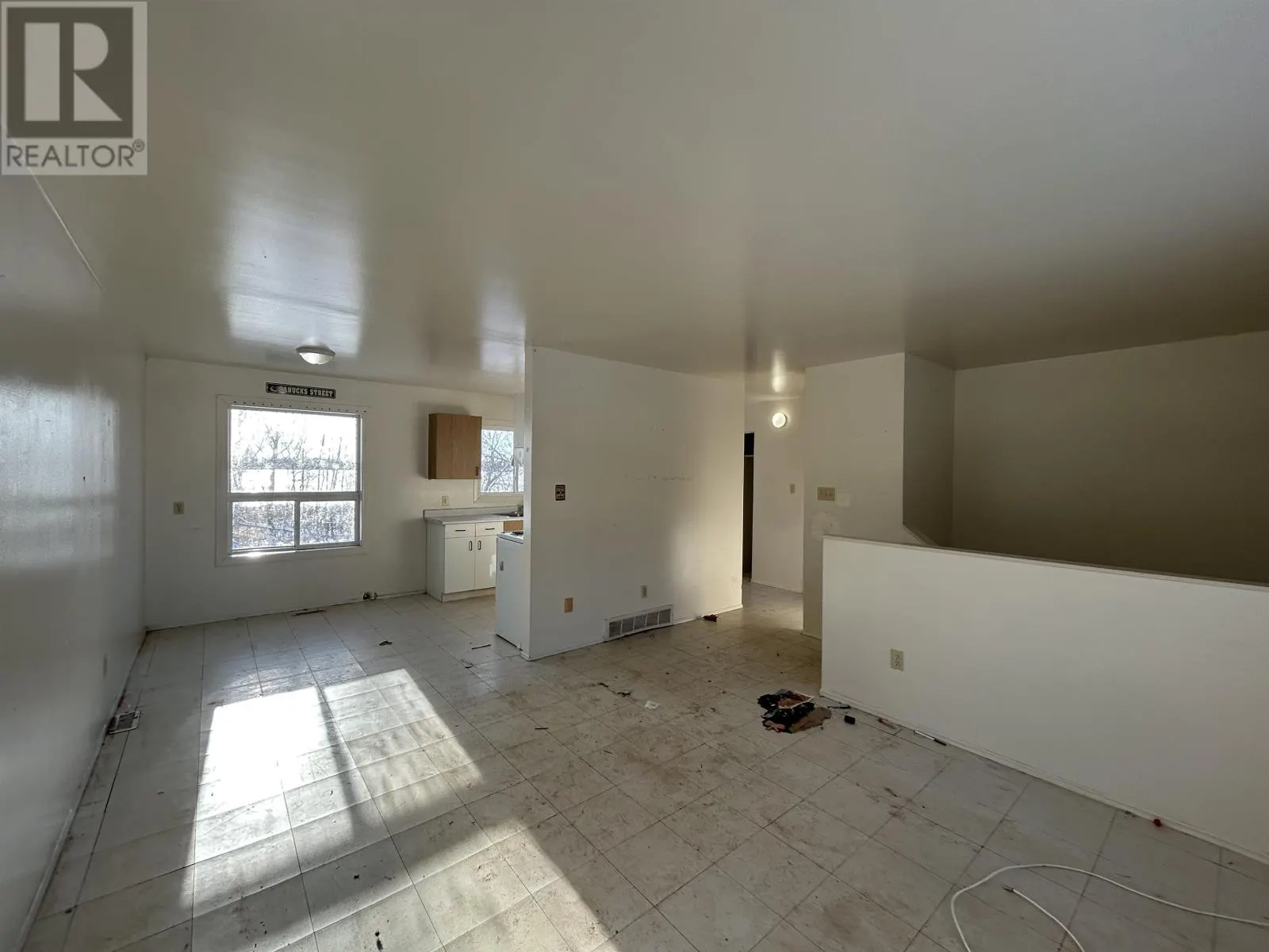 44 Eleanor Lake RD