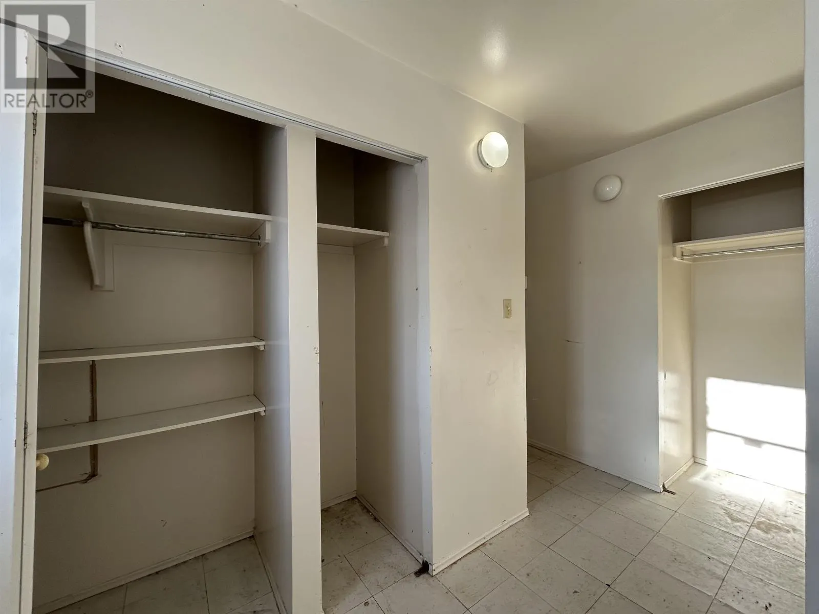44 Eleanor Lake RD