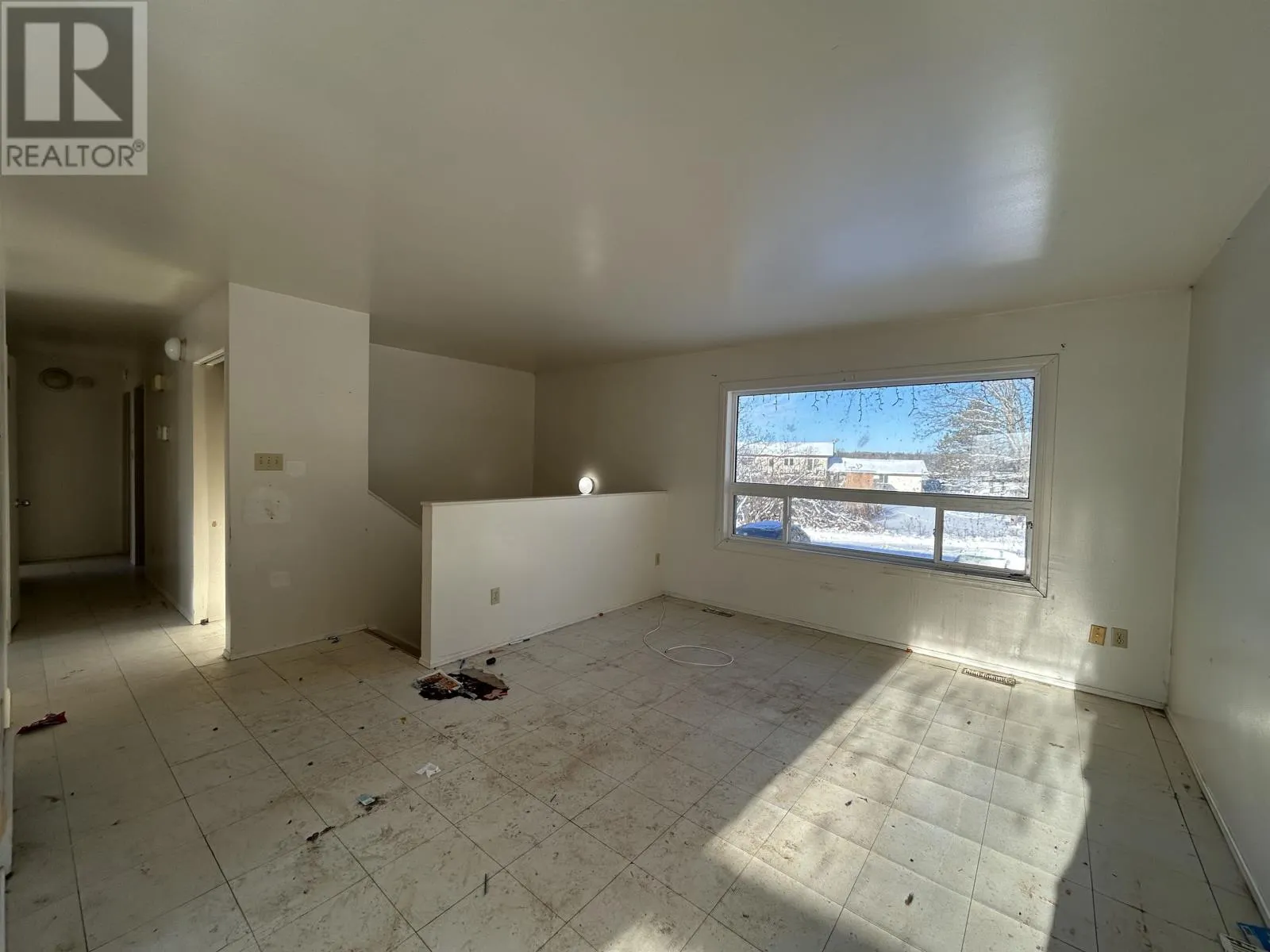 44 Eleanor Lake RD