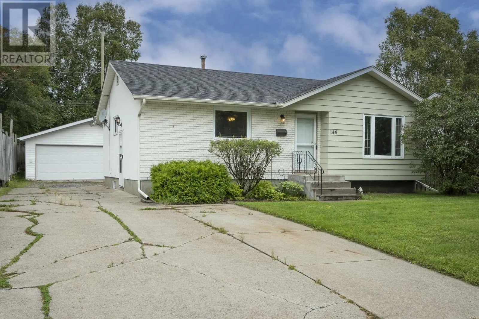 144 Whalen ST