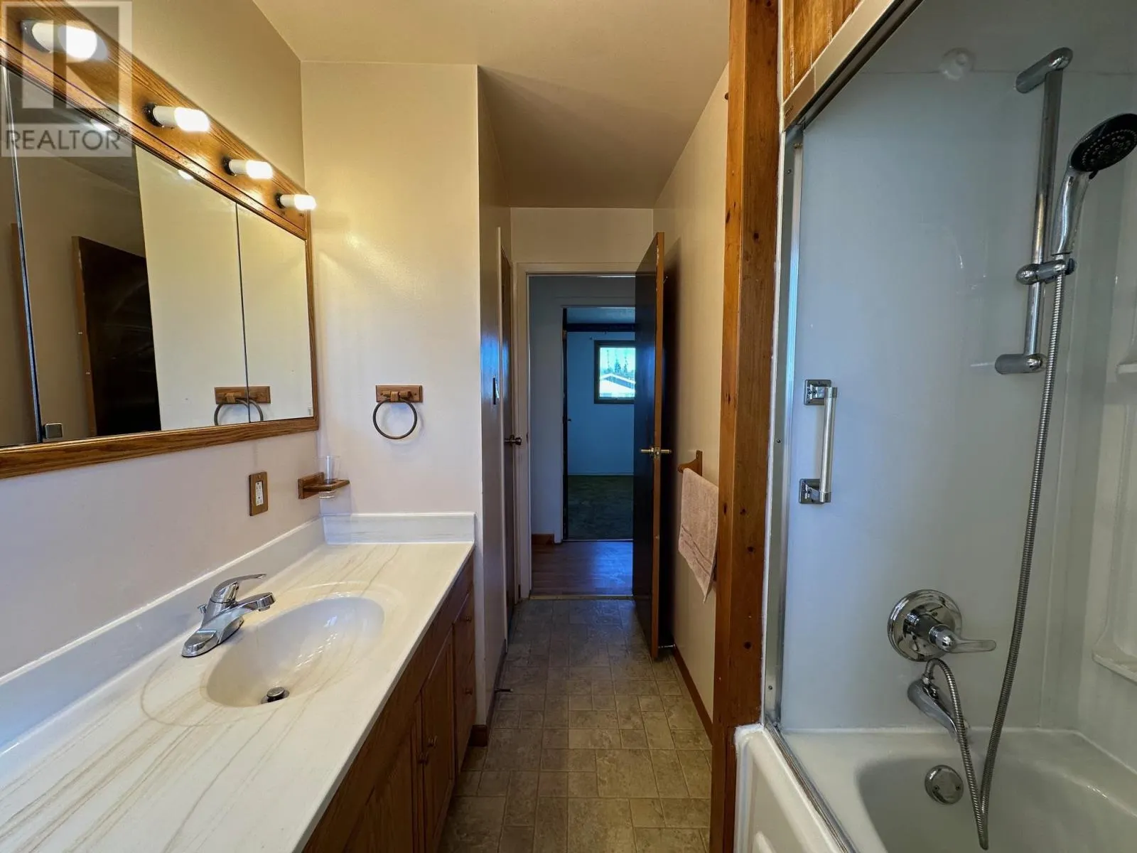 4 East Grove CRES