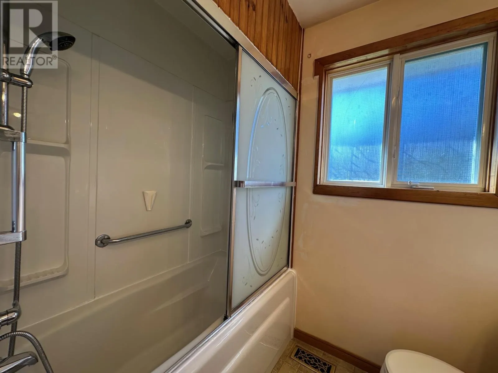 4 East Grove CRES