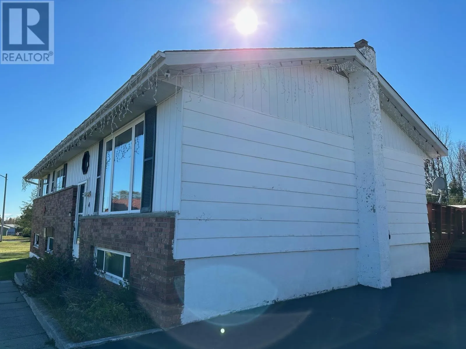 4 East Grove CRES