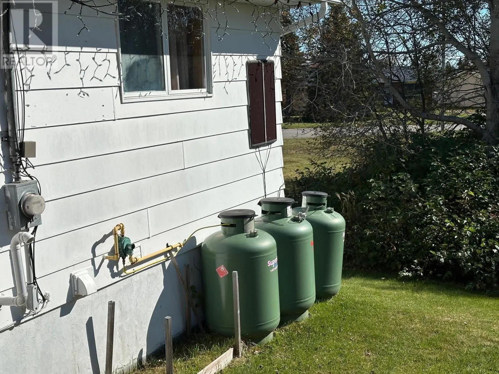 4 East Grove CRES