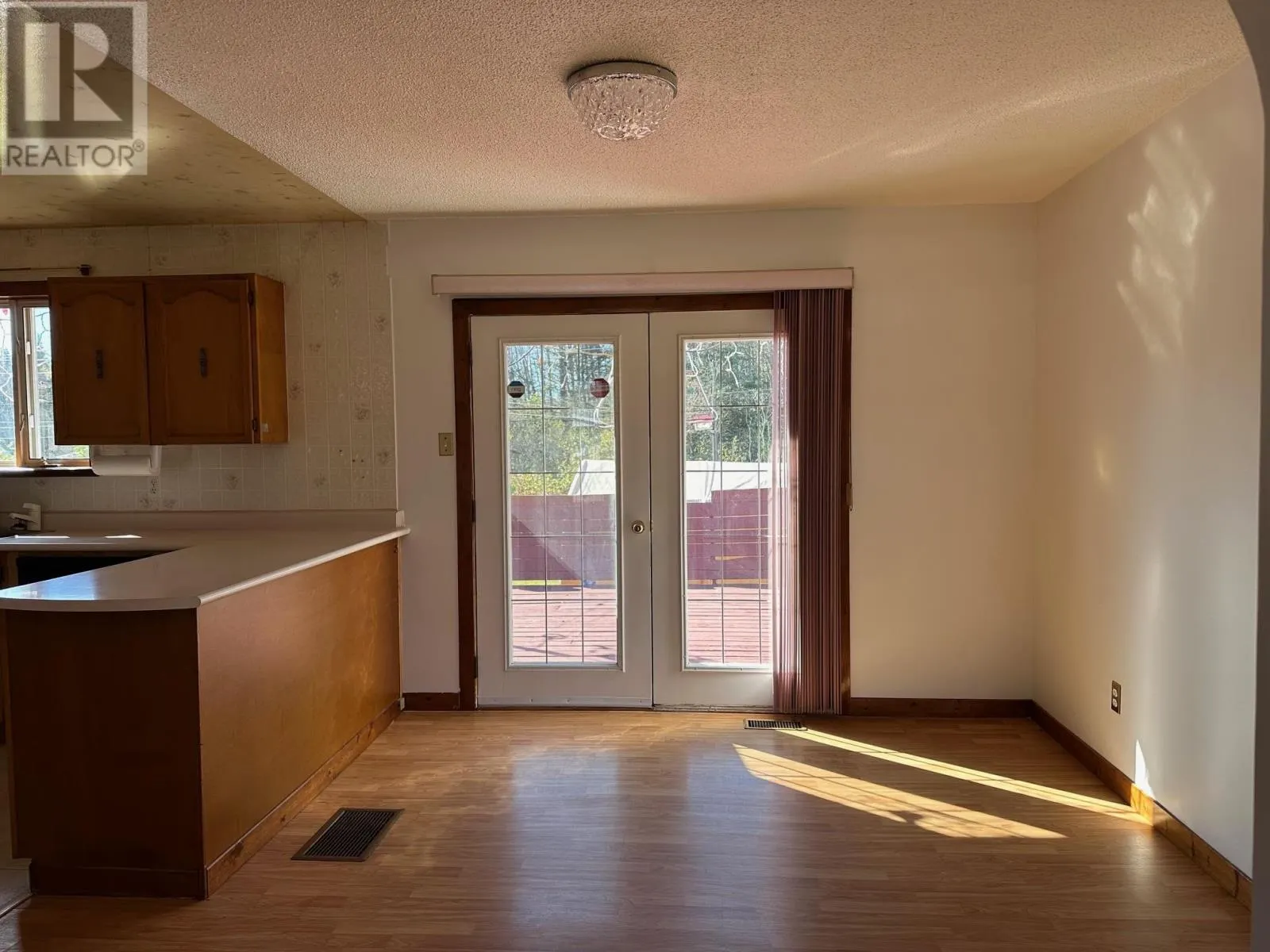 4 East Grove CRES