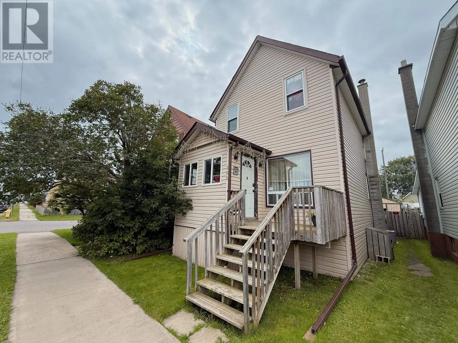 302 ROBERTSON ST