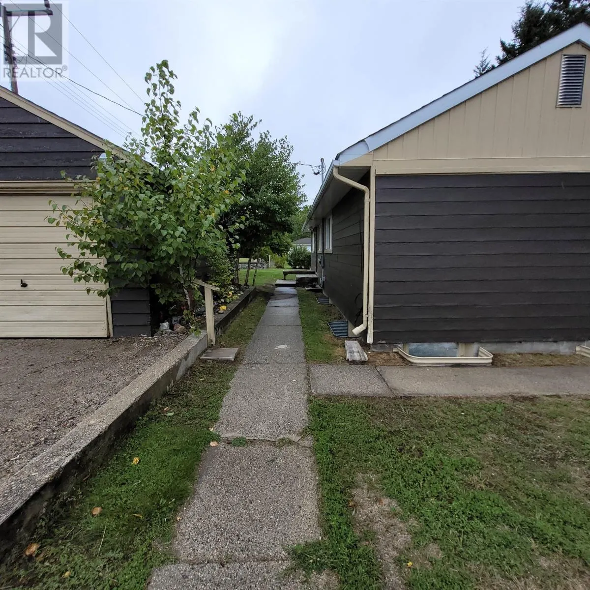 22 & 24 Mona DR