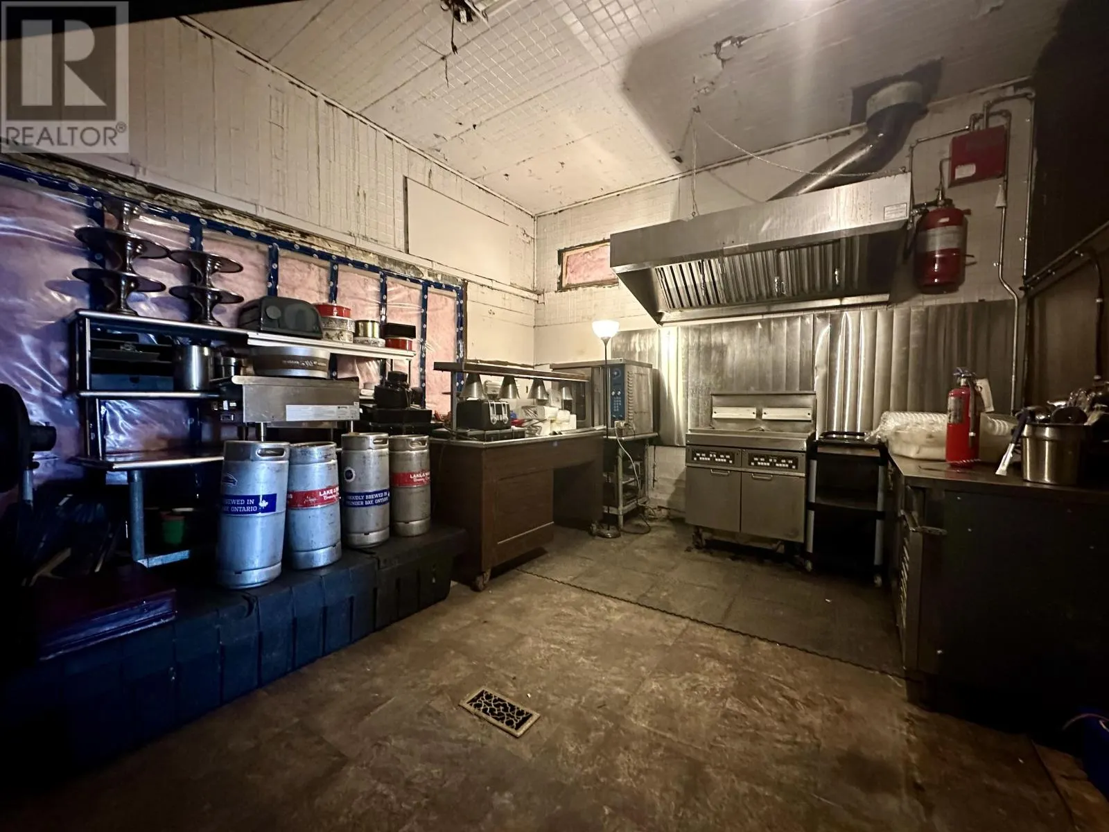122 Scott ST