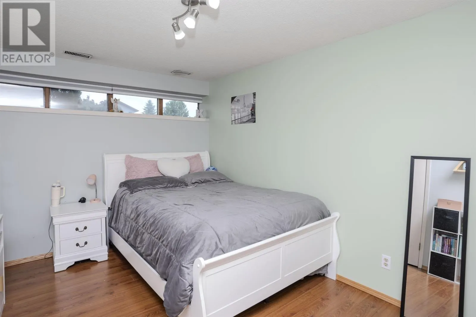 164 Iris CRES