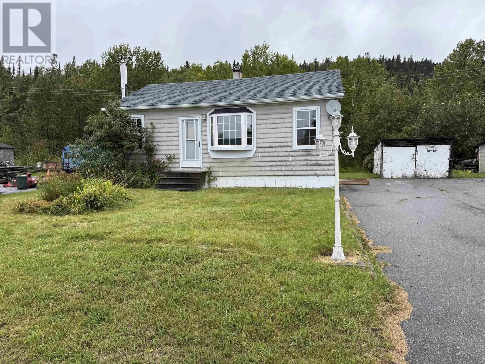 21 Warbler DR