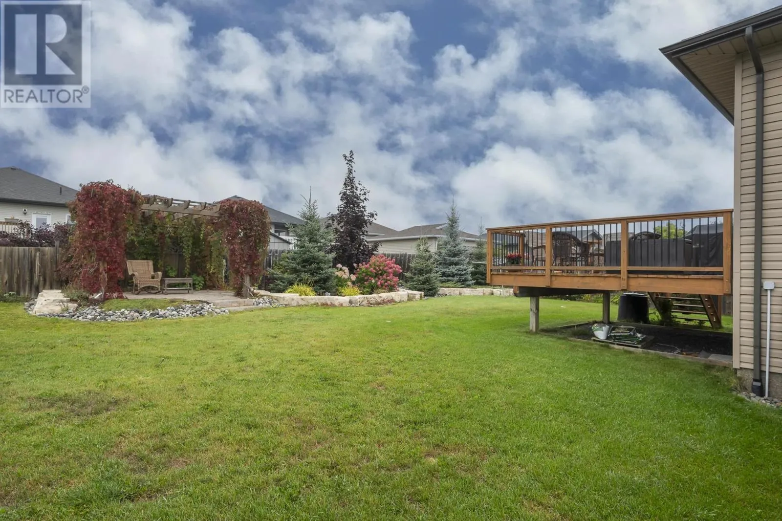 567 Fireweed Bay