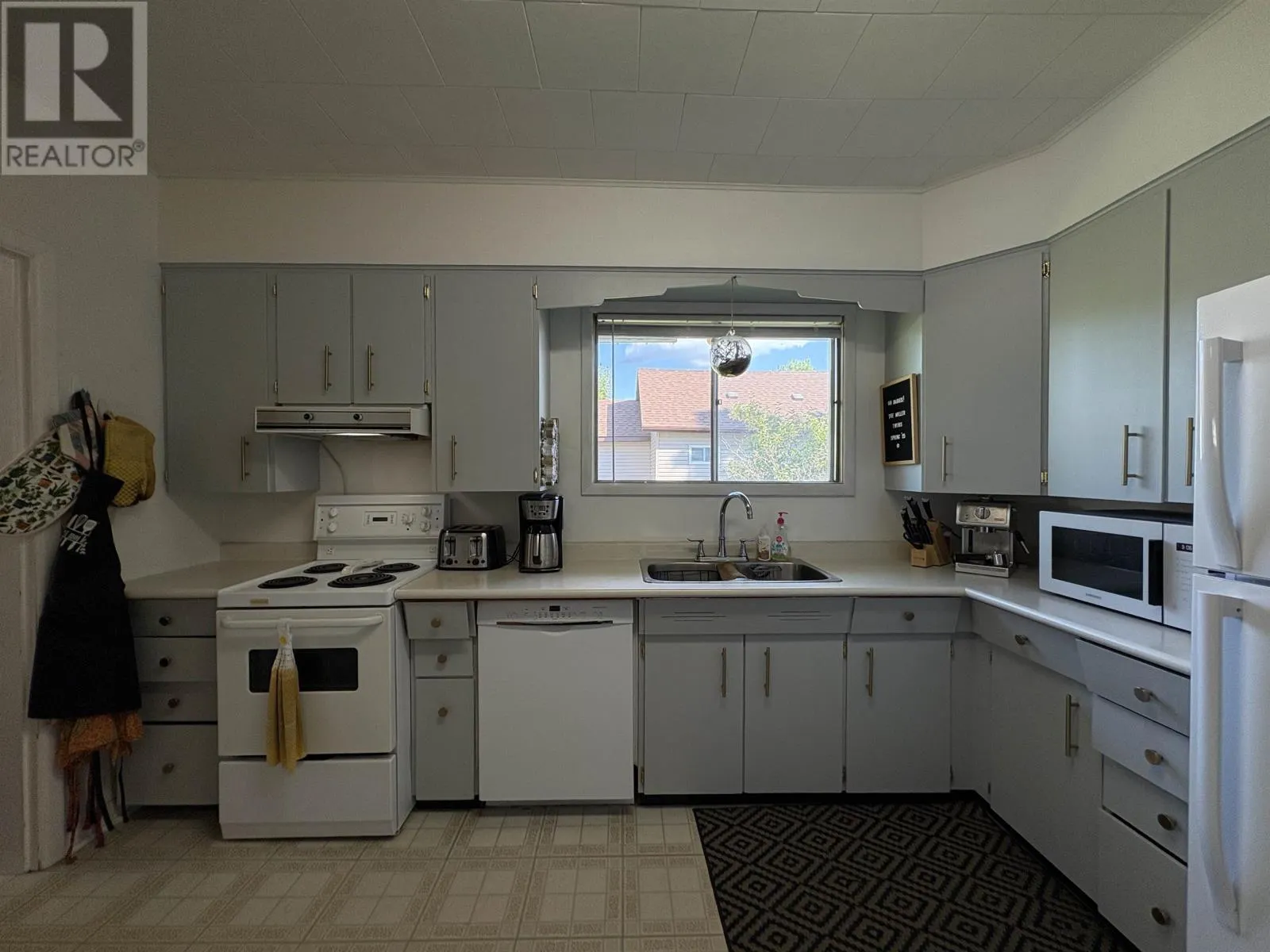 338 THIRD ST W