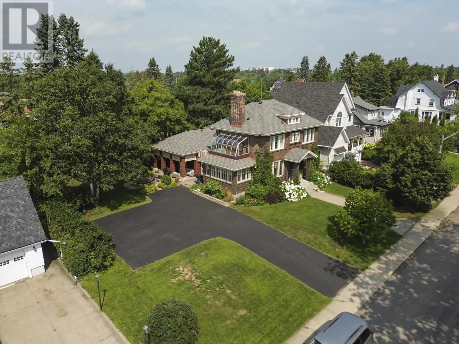124 Summit AVE