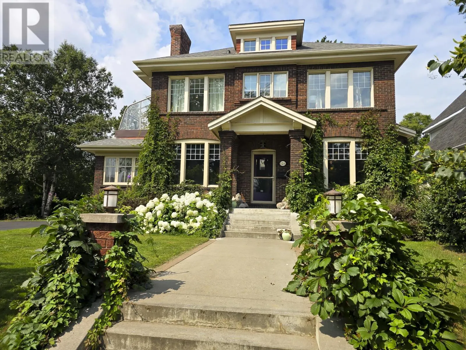 124 Summit AVE