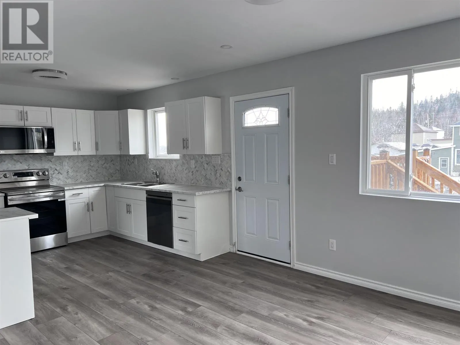 61 Stevens AVE