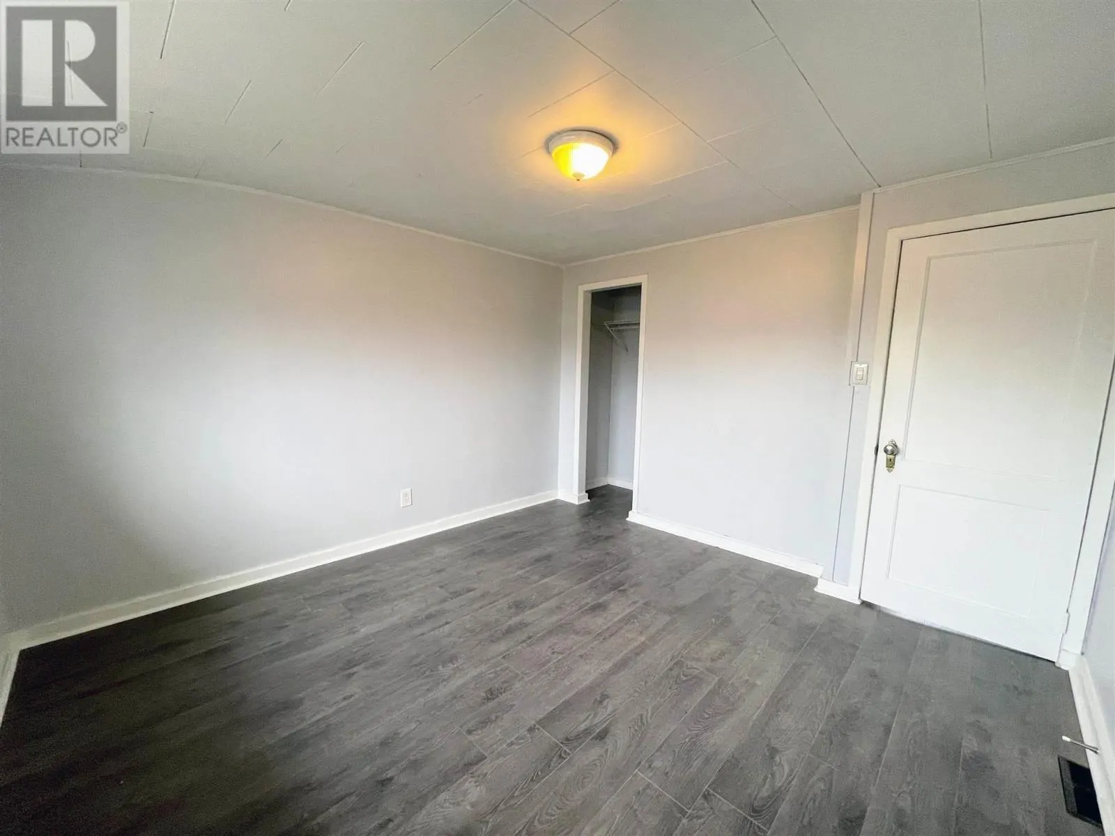 24 Stevens AVE