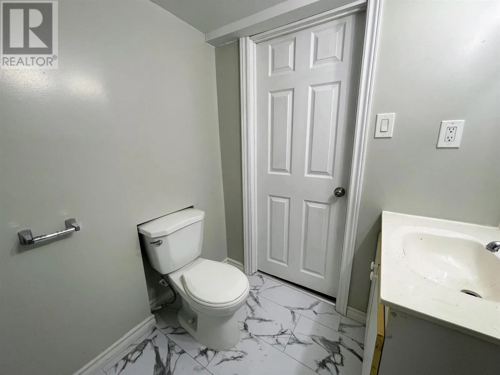 24 Stevens AVE
